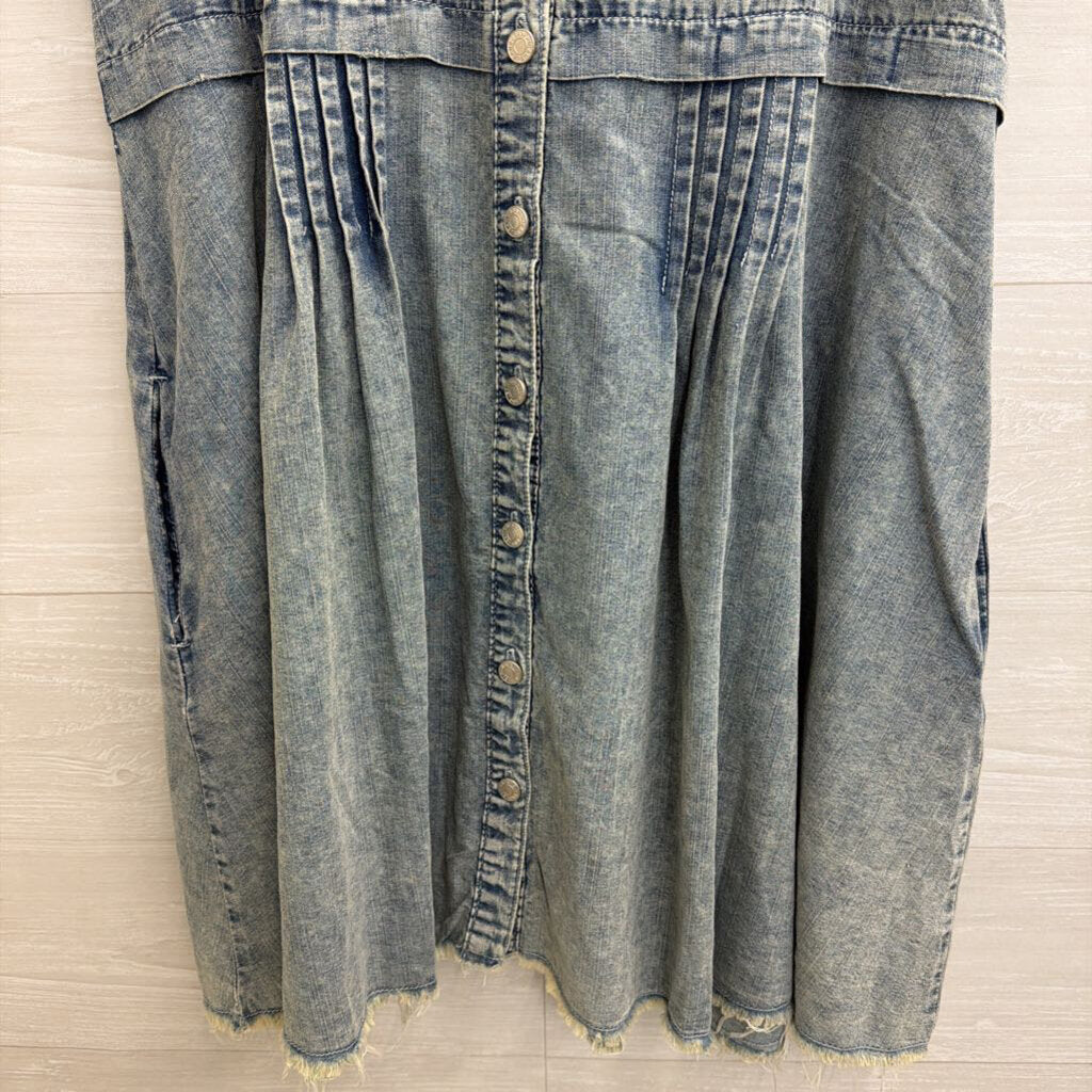 ee some Light Wash Short Sleeve Button Down Denim Dress Large