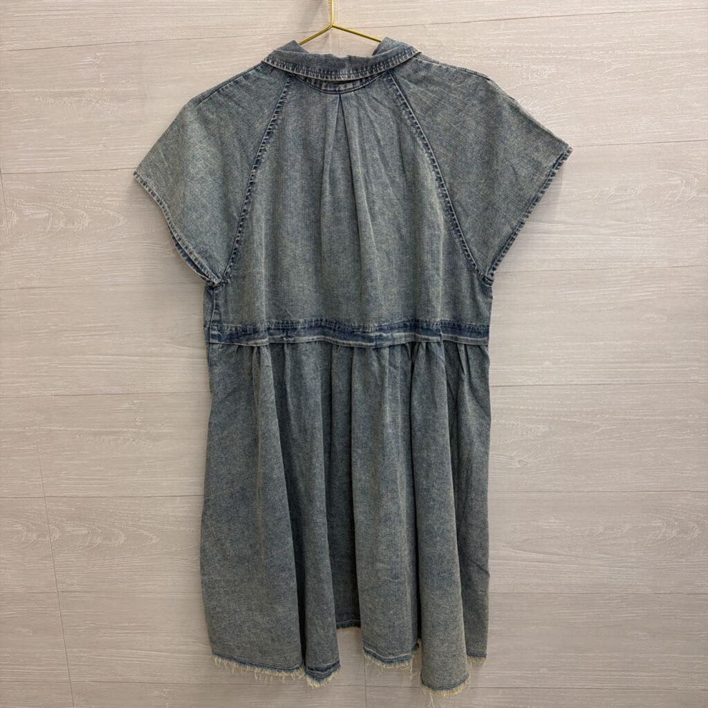 ee some Light Wash Short Sleeve Button Down Denim Dress Large
