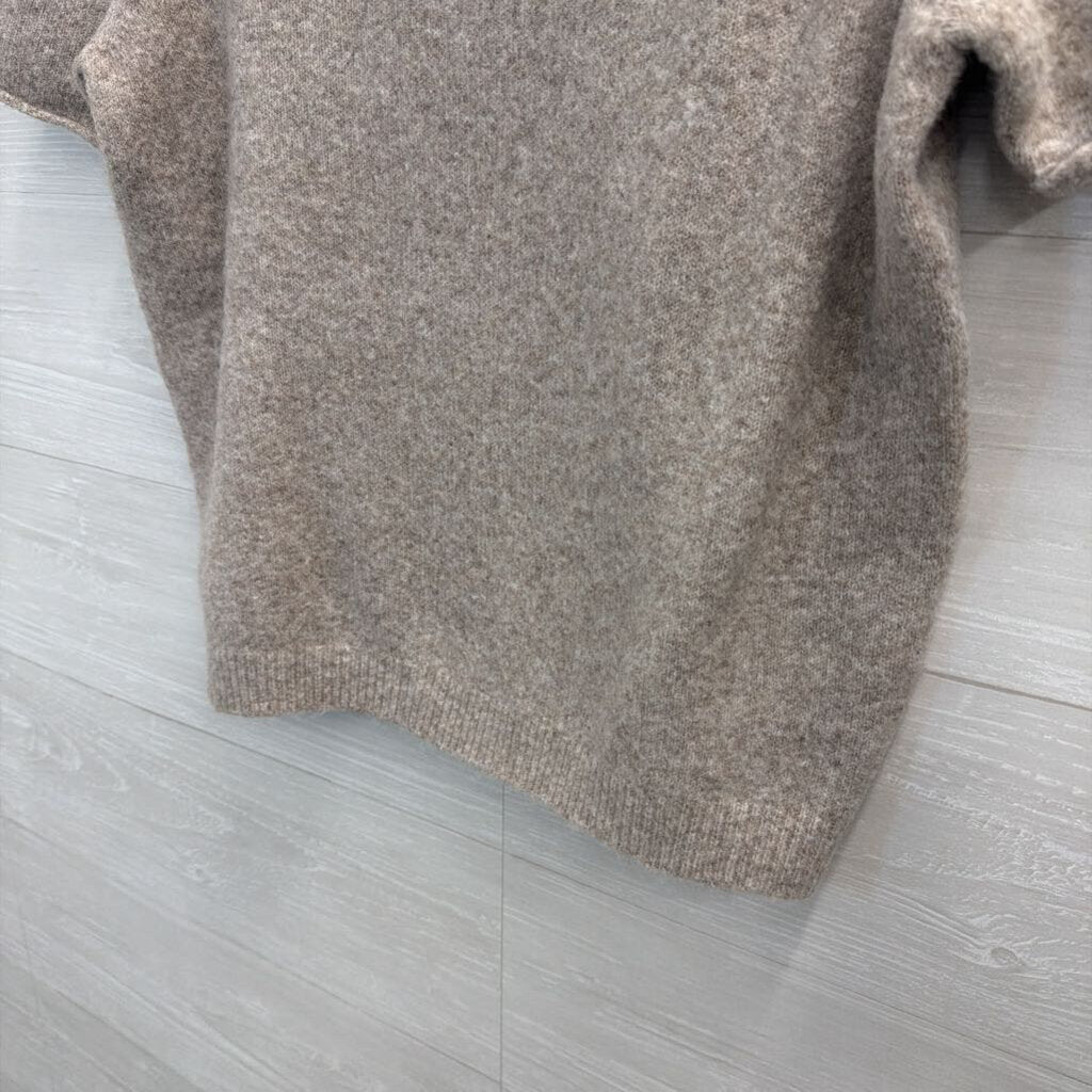 Grey Short Sleeve Sweater Large