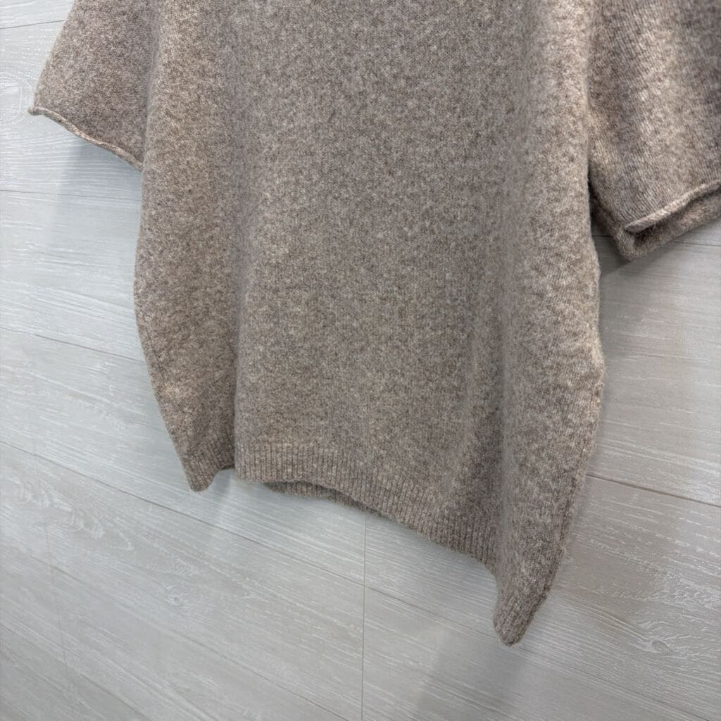 Grey Short Sleeve Sweater Large