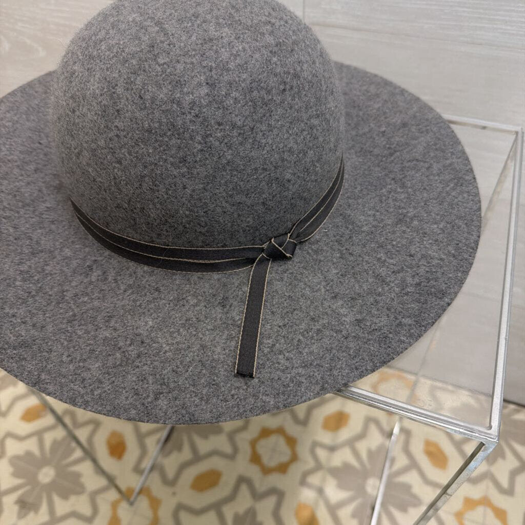 Grey Felt Round Brim Hat