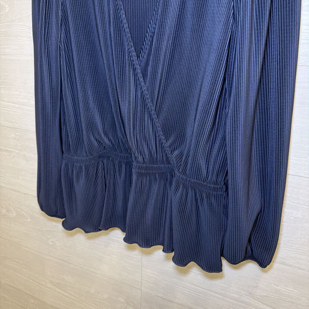 On 34th Navy Pleated Long Sleeve Top Large