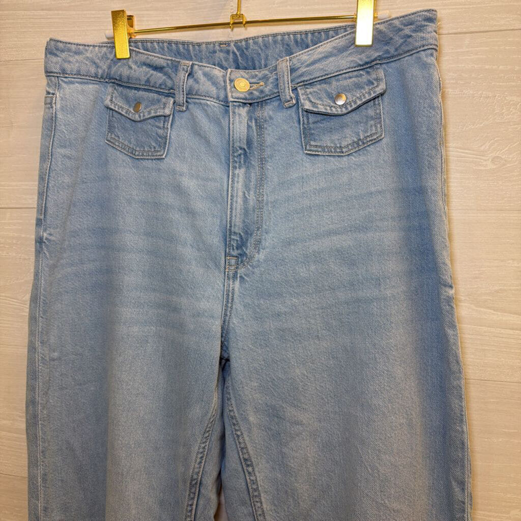 Light Wash Wide Leg Jeans 12