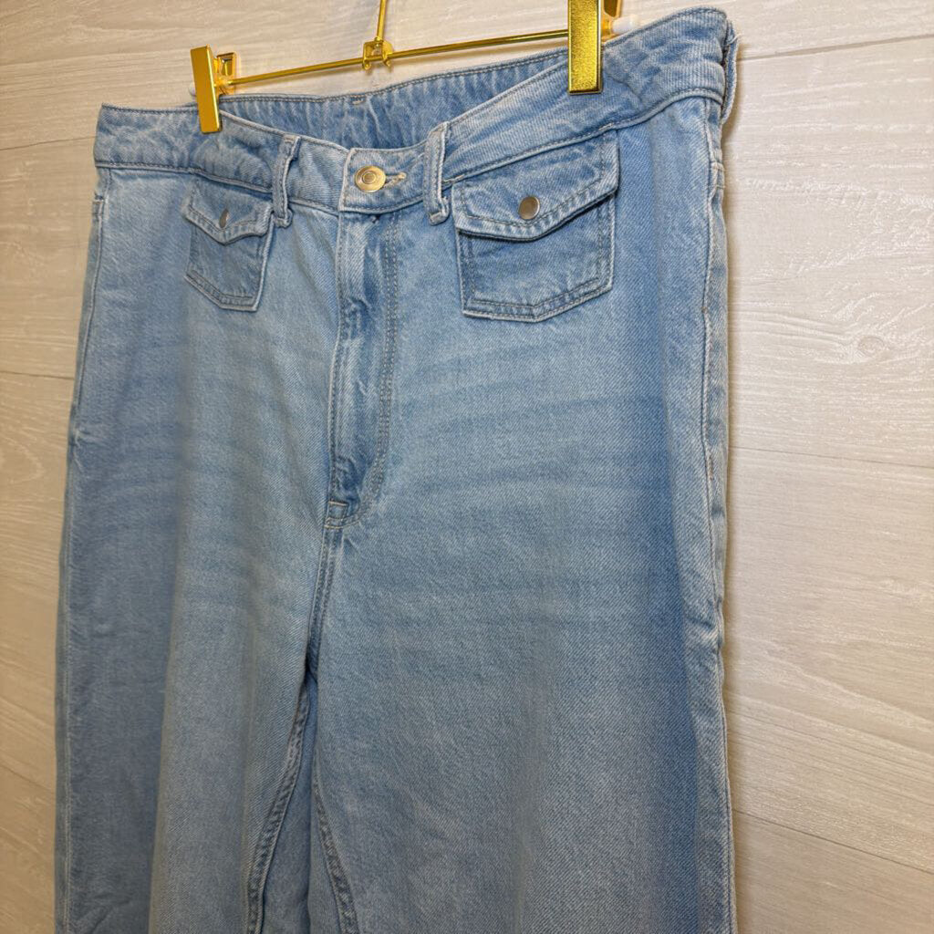 Light Wash Wide Leg Jeans 12