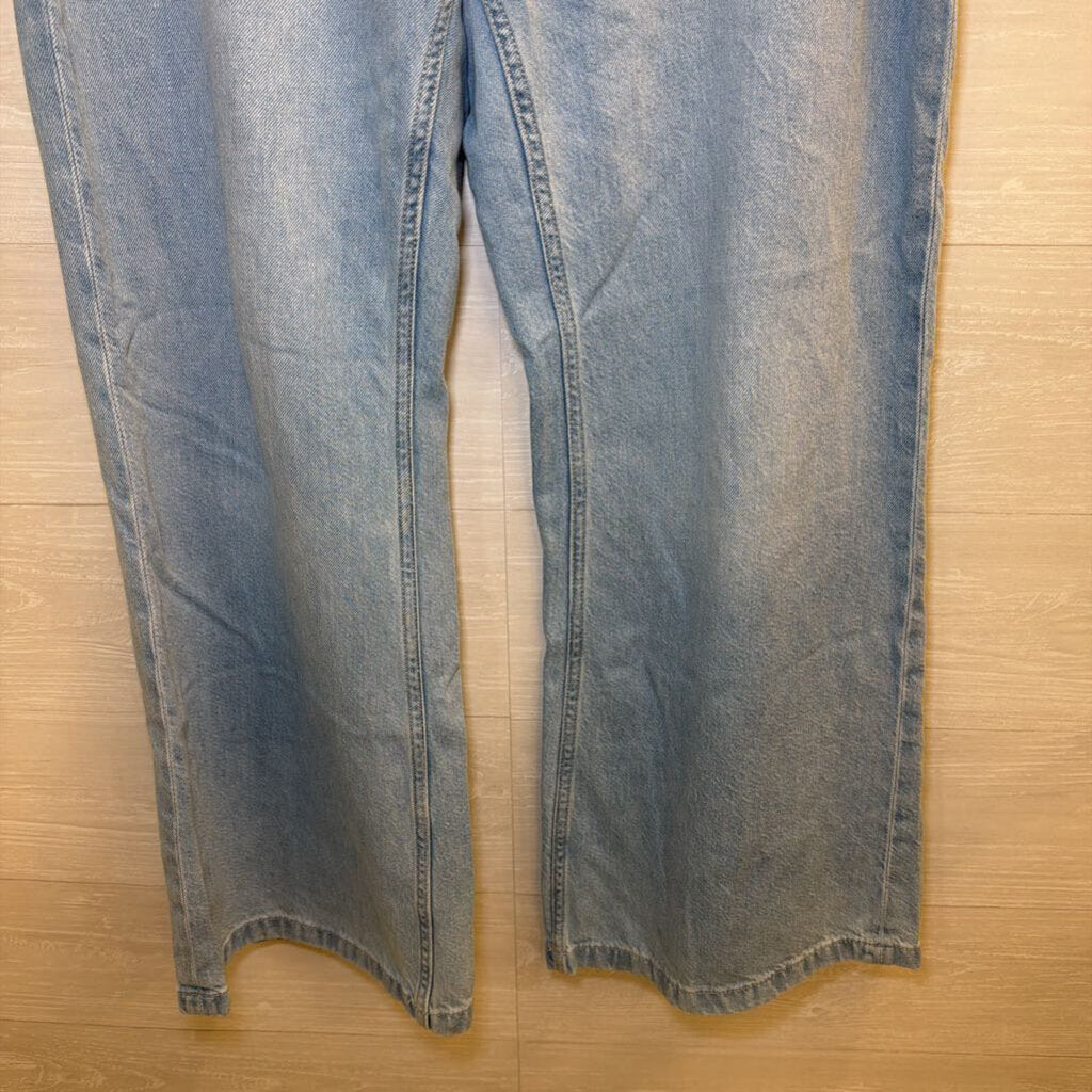 Light Wash Wide Leg Jeans 12