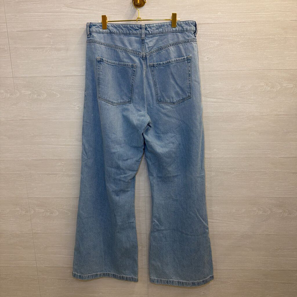 Light Wash Wide Leg Jeans 12