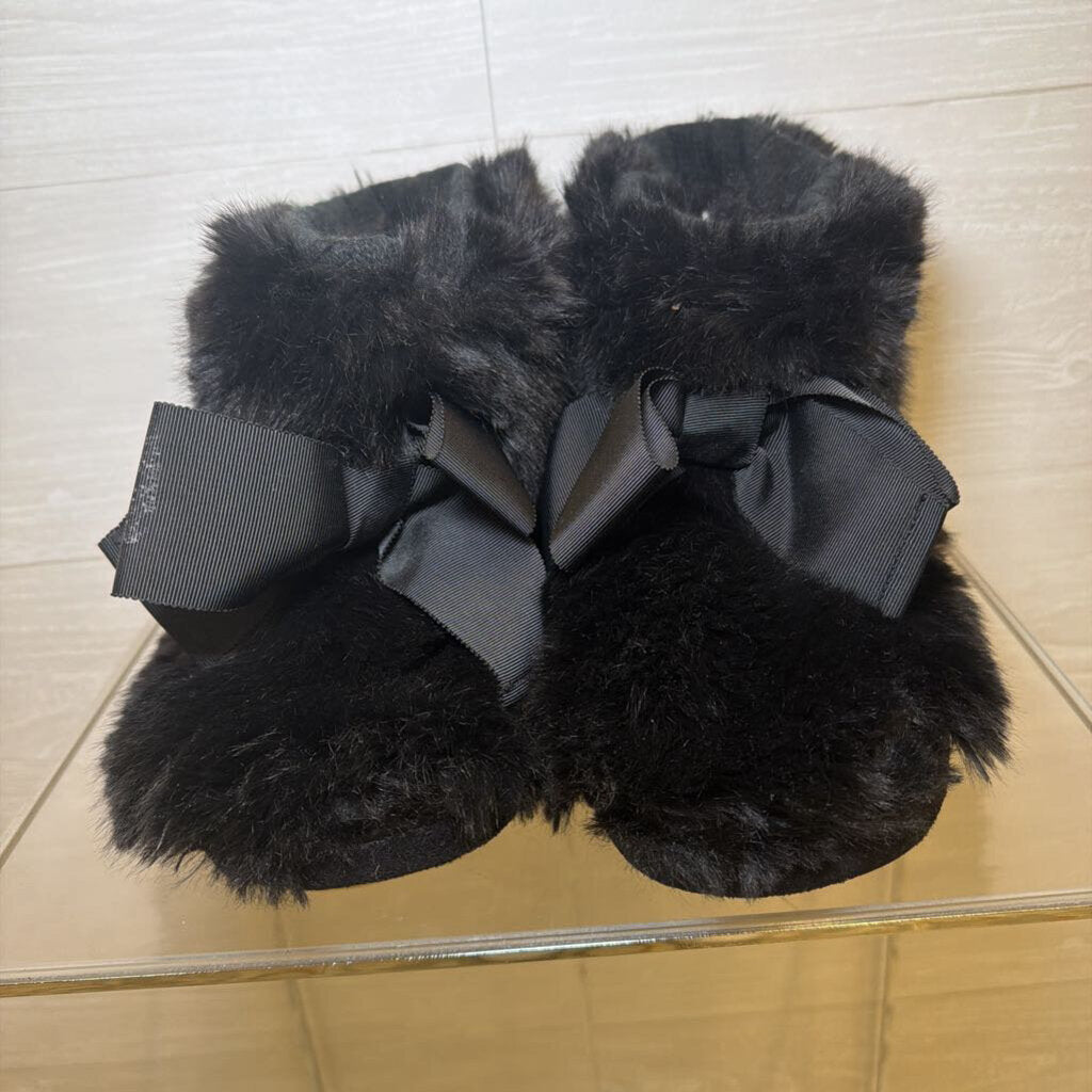 Fuzzy Black Slippers 8.0