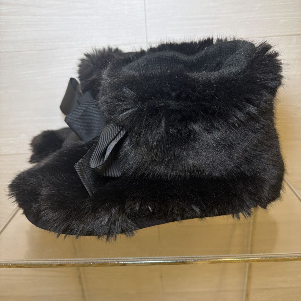 Fuzzy Black Slippers 8.0