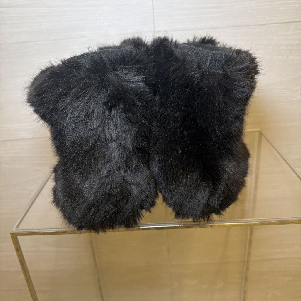 Fuzzy Black Slippers 8.0