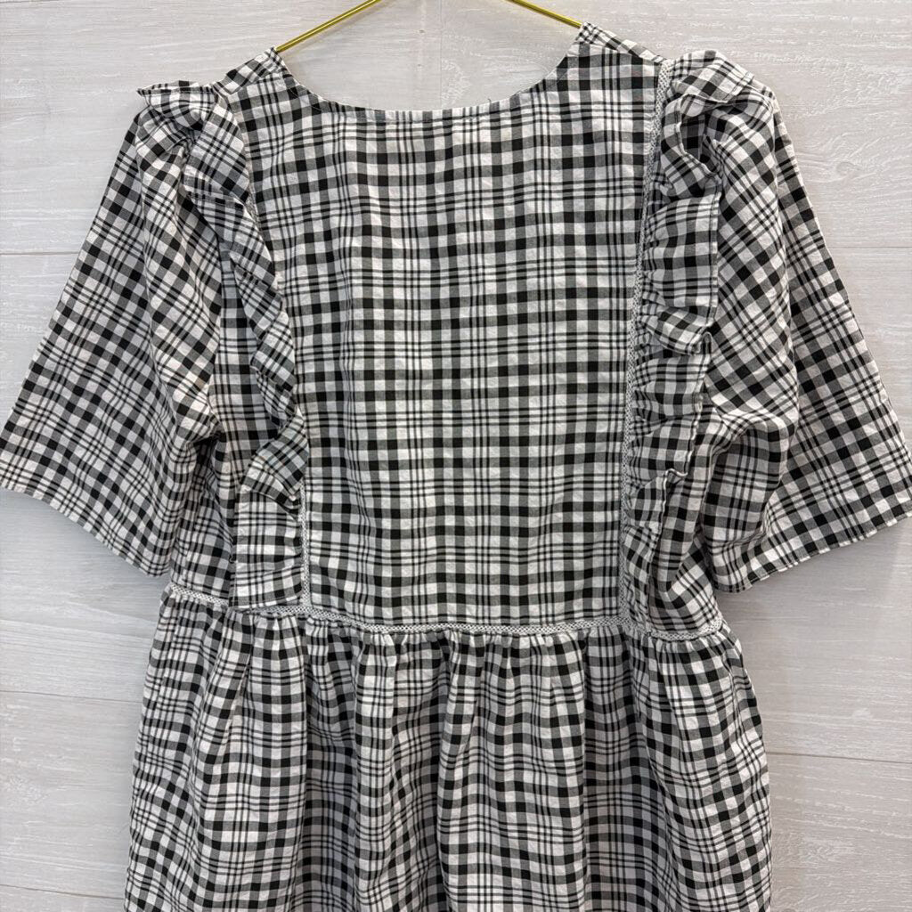 Black and White Short Sleeve Top Small