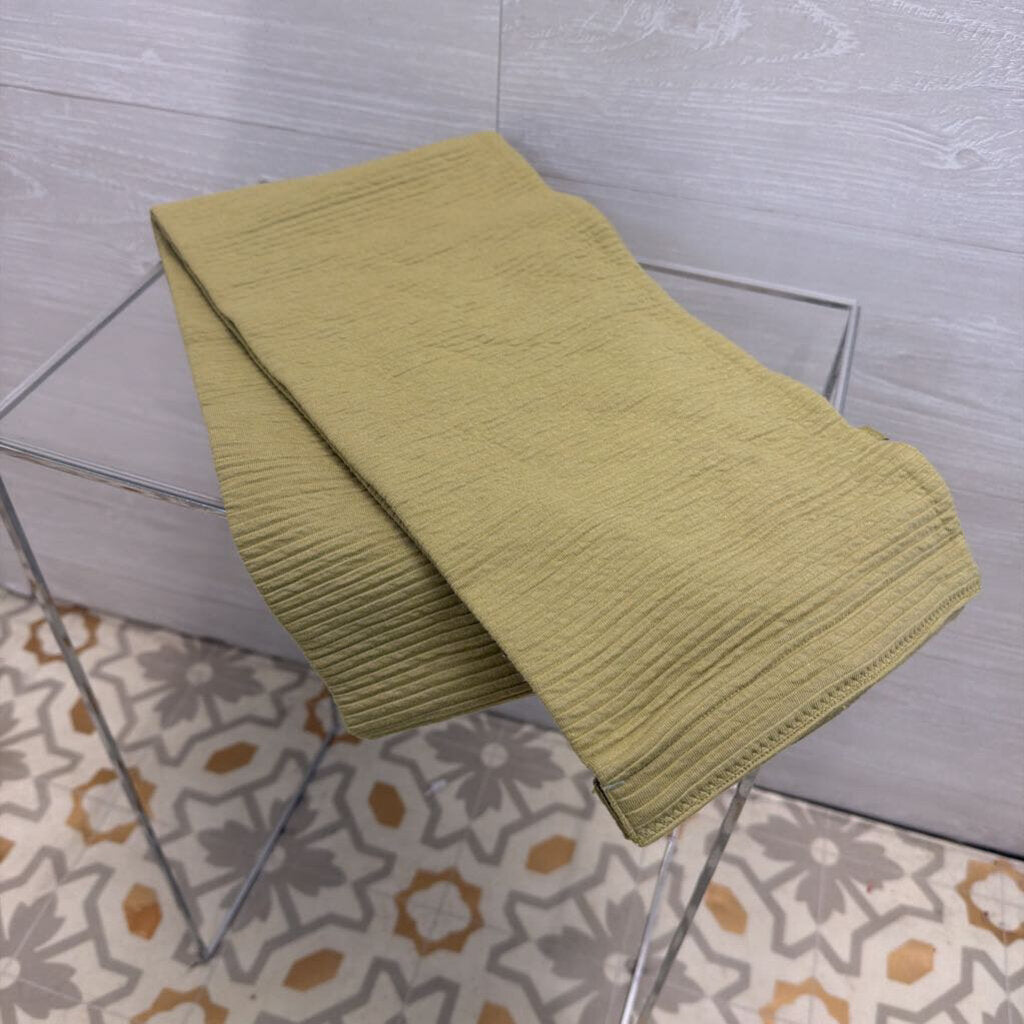Lululemon Green Ribbed Scarf
