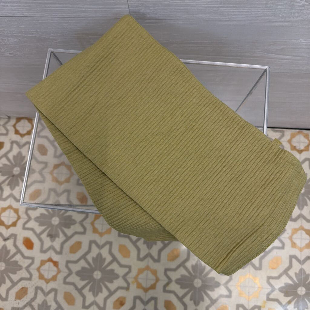 Lululemon Green Ribbed Scarf