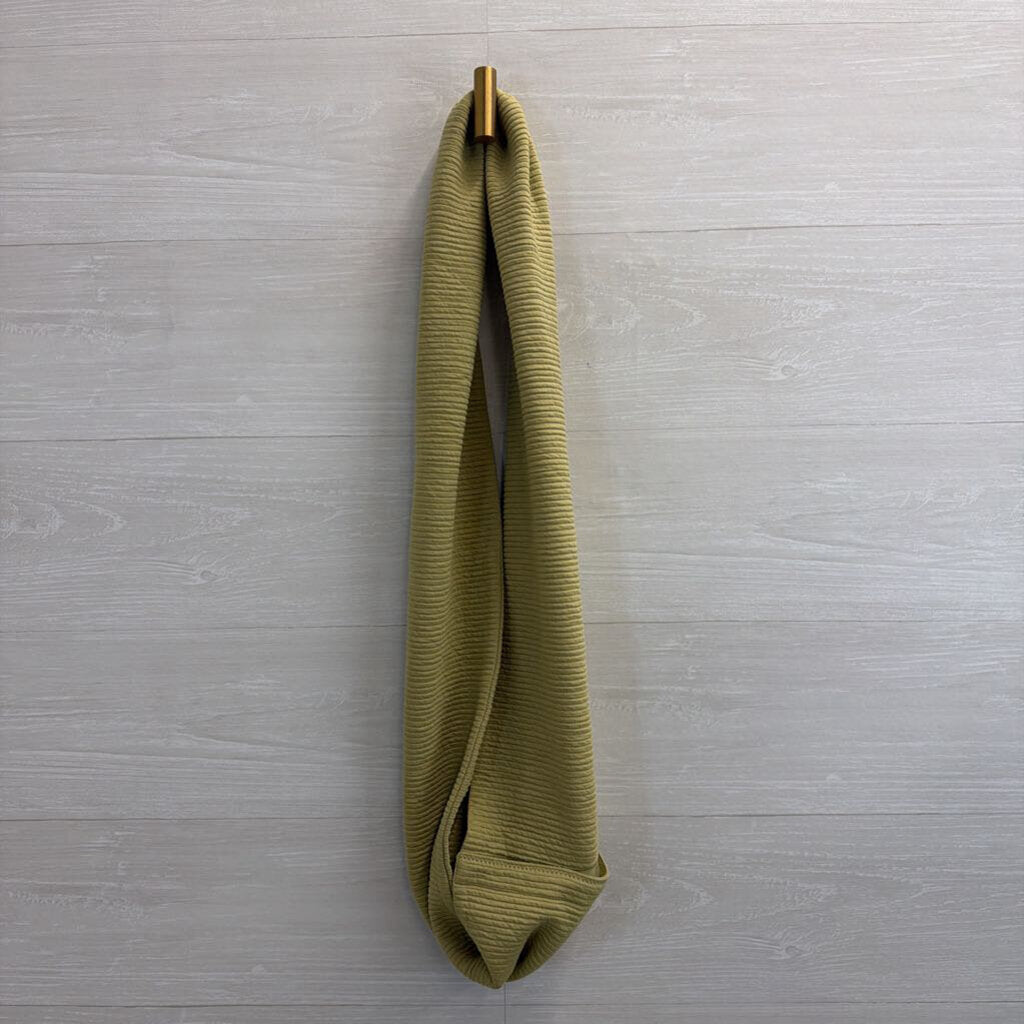 Lululemon Green Ribbed Scarf