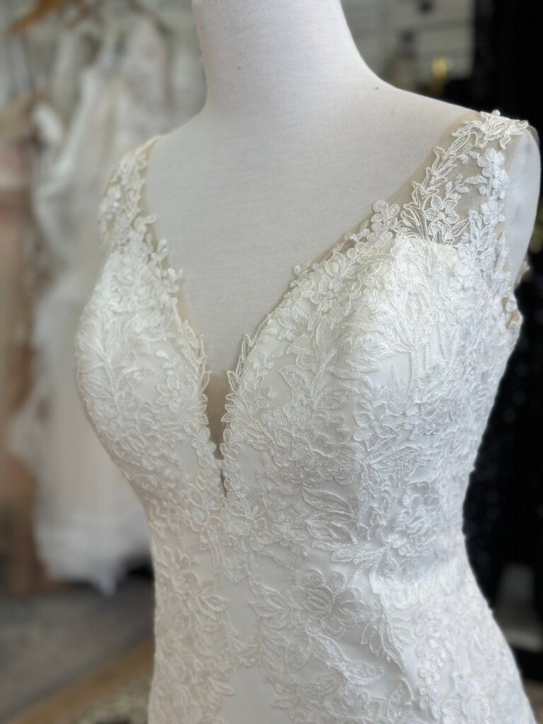 Allure Bridal Crepe/Lace Fitted Bridal Gown 14W 3351W