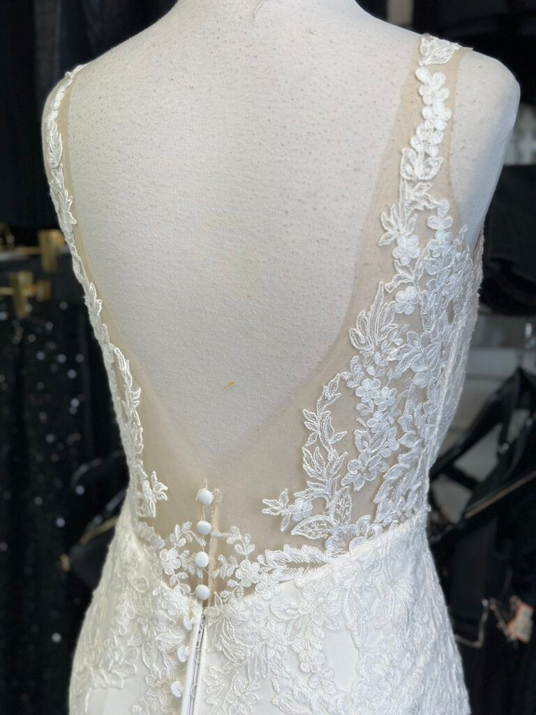 Allure Bridal Crepe/Lace Fitted Bridal Gown 14W 3351W