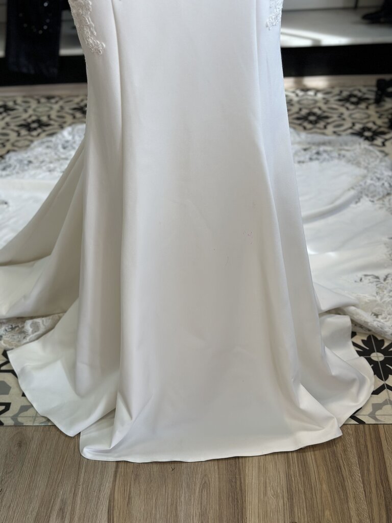 Allure Bridal Crepe/Lace Fitted Bridal Gown 14W 3351W