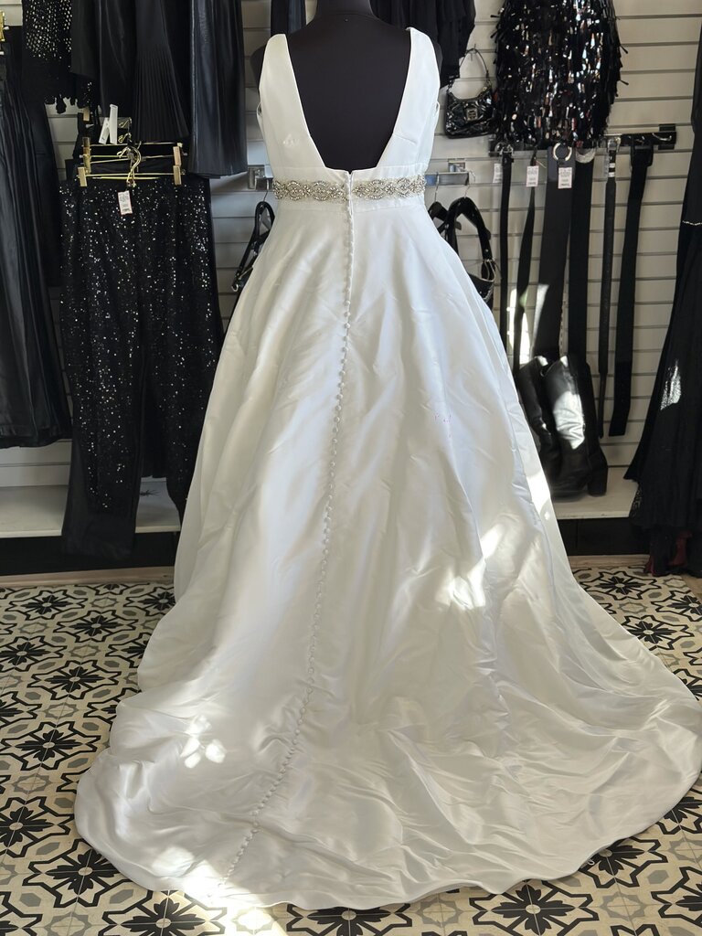Stella York Ivory Sateen Twill A-Line Sleeveless Bridal Gown 24