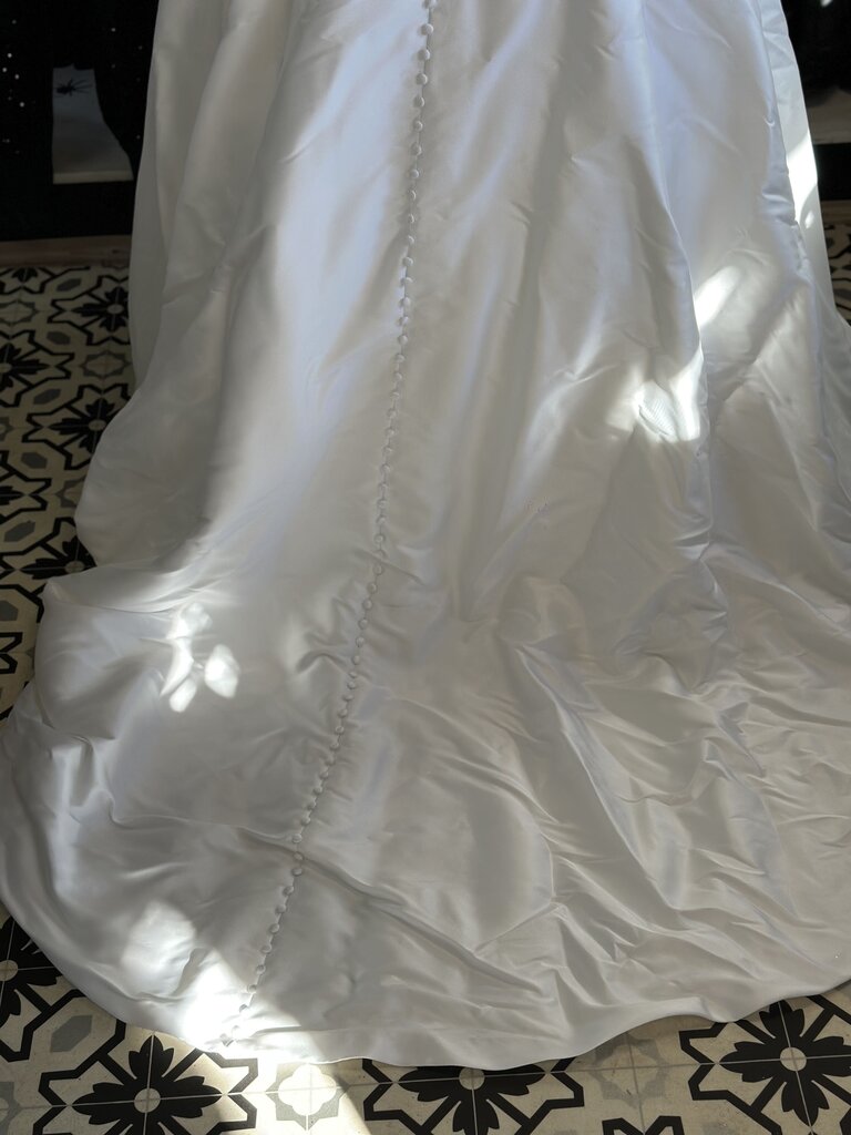 Stella York Ivory Sateen Twill A-Line Sleeveless Bridal Gown 24