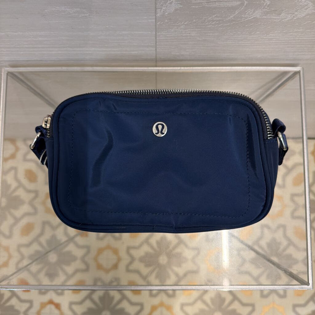 Lululemon Everywhere Belt Bag Navy