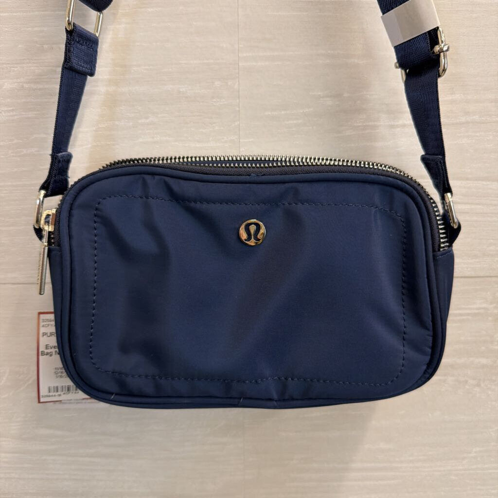 Lululemon Everywhere Belt Bag Navy
