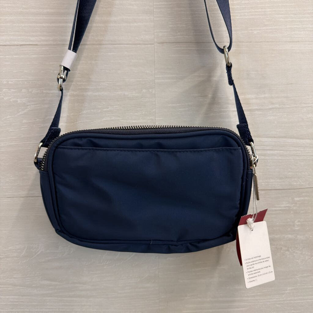Lululemon Everywhere Belt Bag Navy