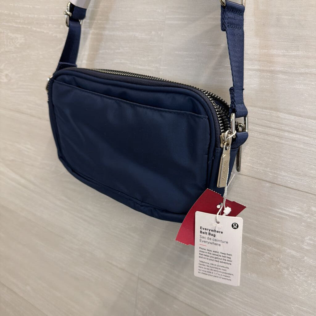 Lululemon Everywhere Belt Bag Navy