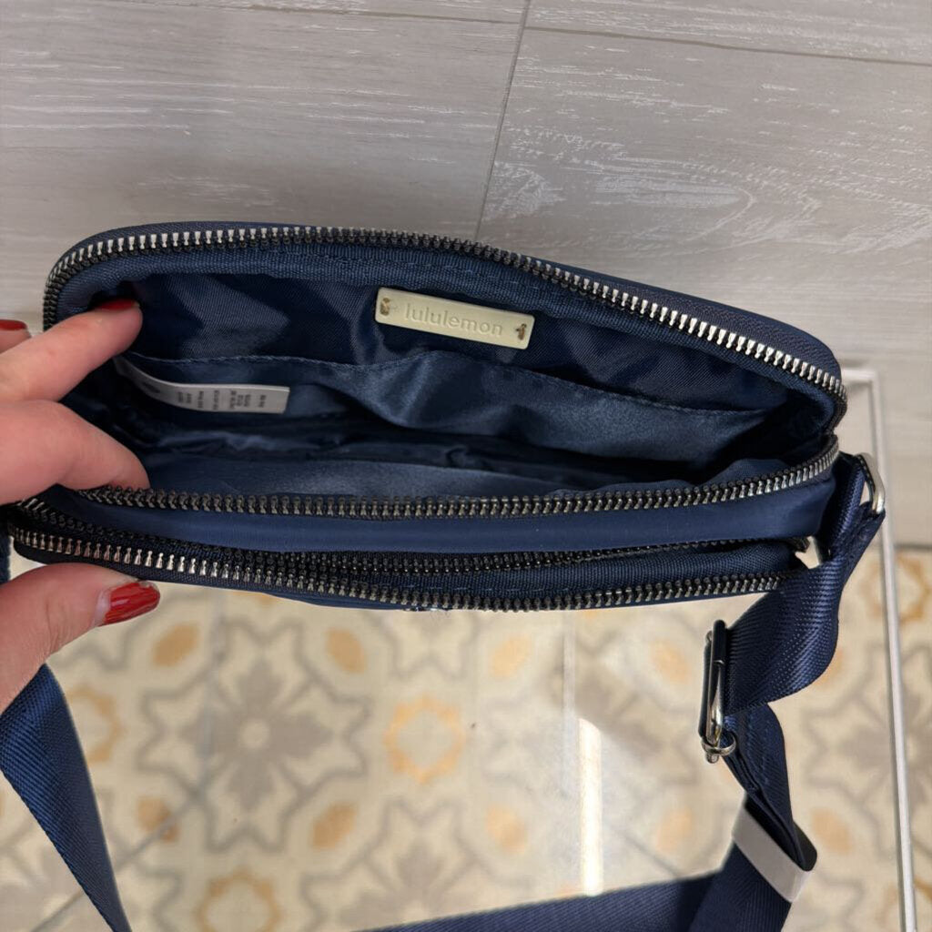 Lululemon Everywhere Belt Bag Navy