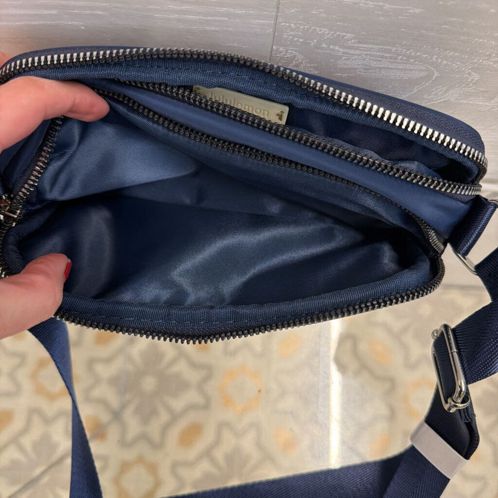 Lululemon Everywhere Belt Bag Navy