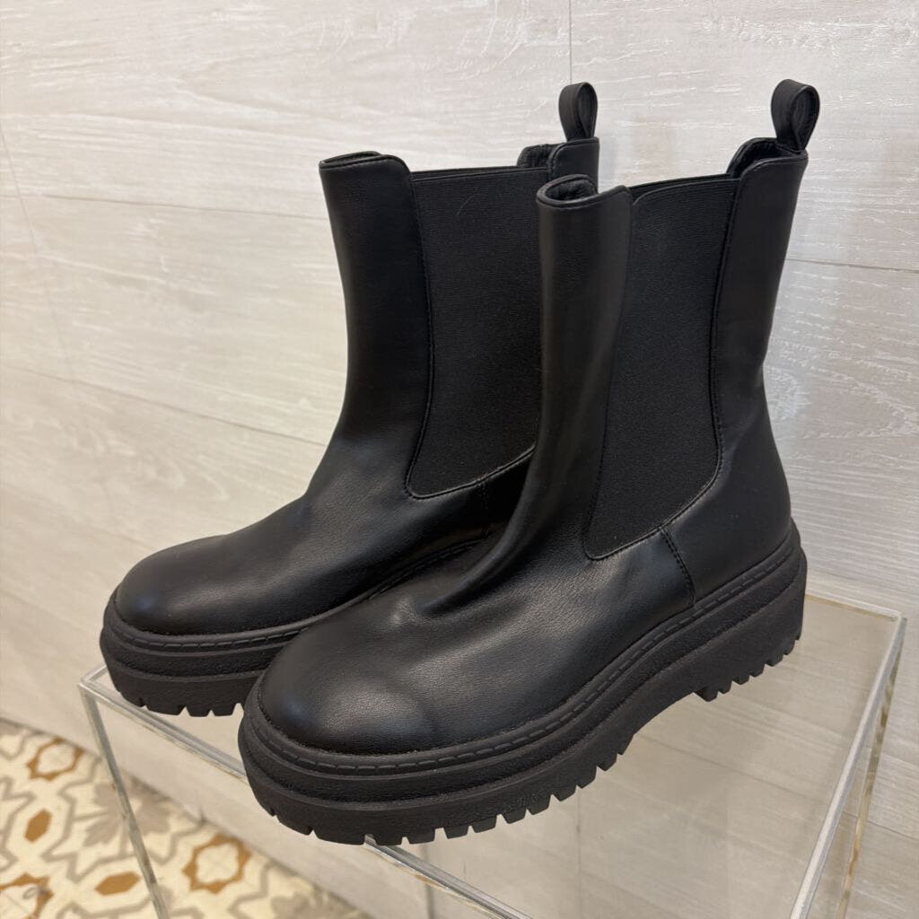 Good American Black Chelsea Lug Sole Combat Boots 8.5