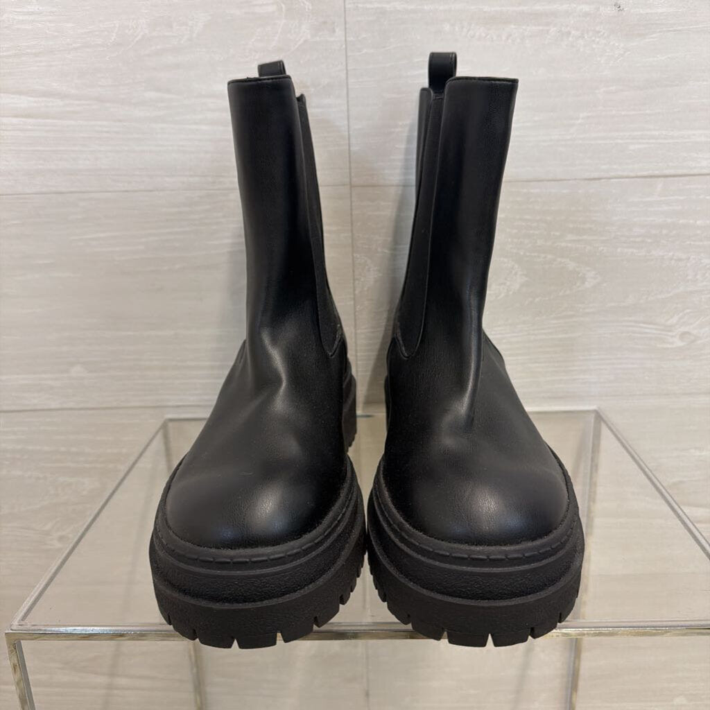 Good American Black Chelsea Lug Sole Combat Boots 8.5