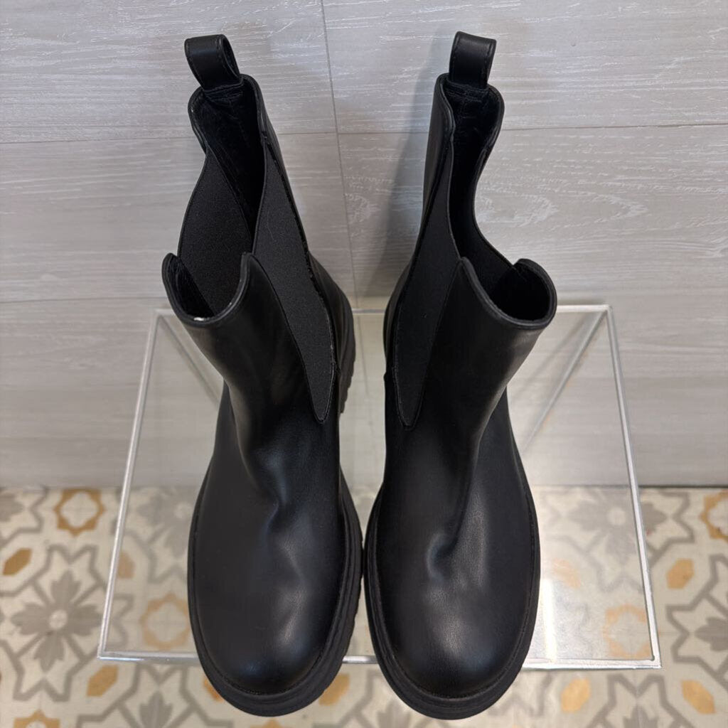 Good American Black Chelsea Lug Sole Combat Boots 8.5