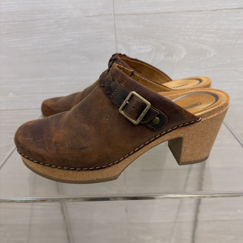 Aetrex Brown Leather Braided Buckle Clogs 42