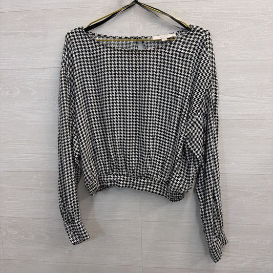 Black and White Houndstooth Long Sleeve Medium