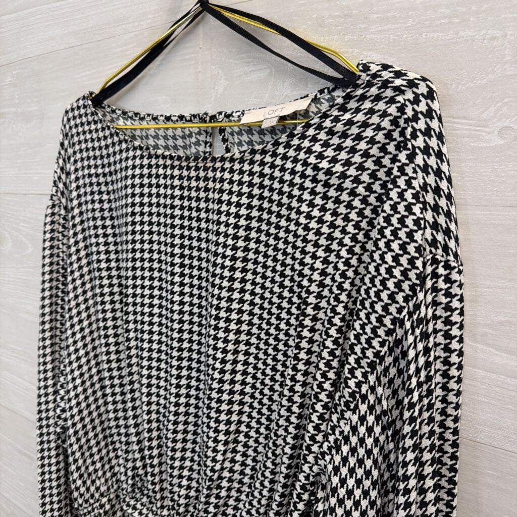 Black and White Houndstooth Long Sleeve Medium