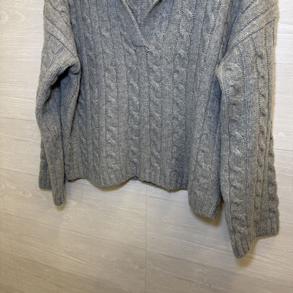 Abercrombie and Fitch Grey V Neck Knit Sweater Medium