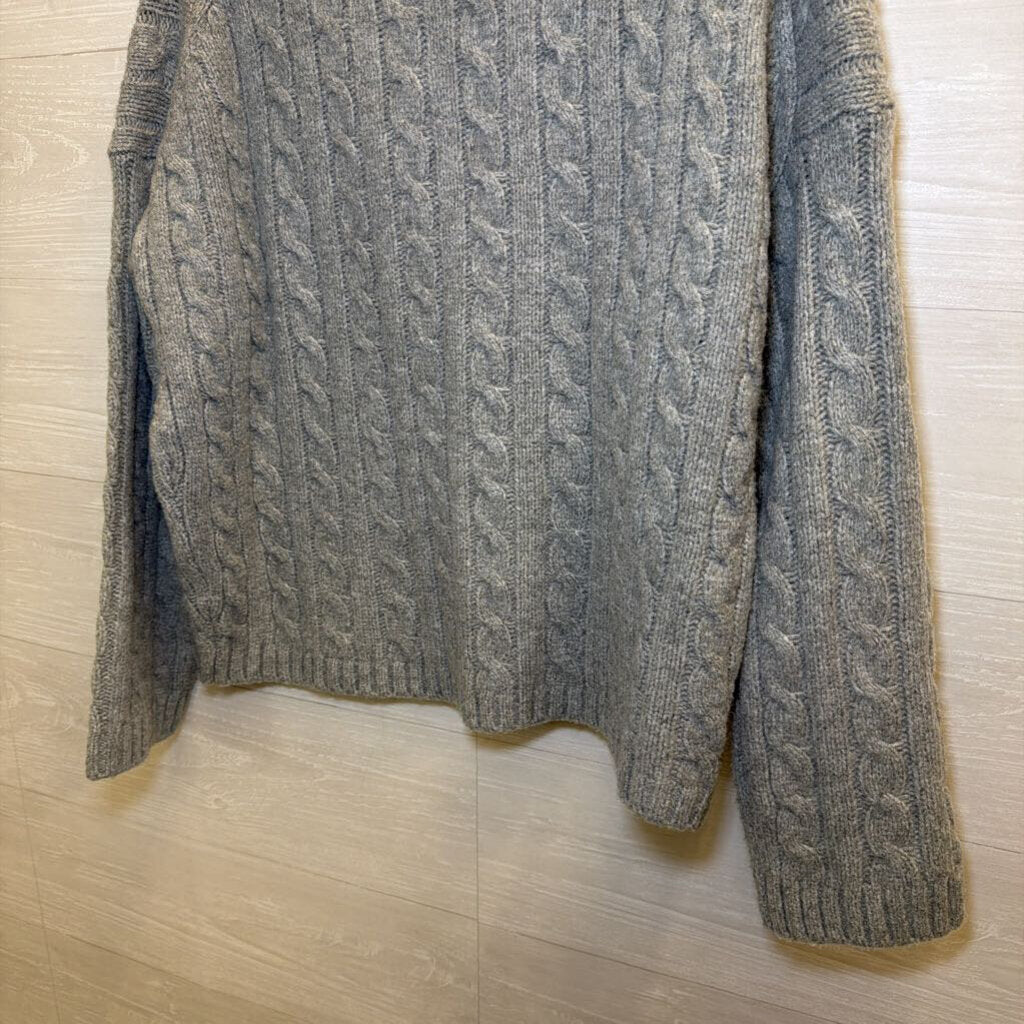 Abercrombie and Fitch Grey V Neck Knit Sweater Medium