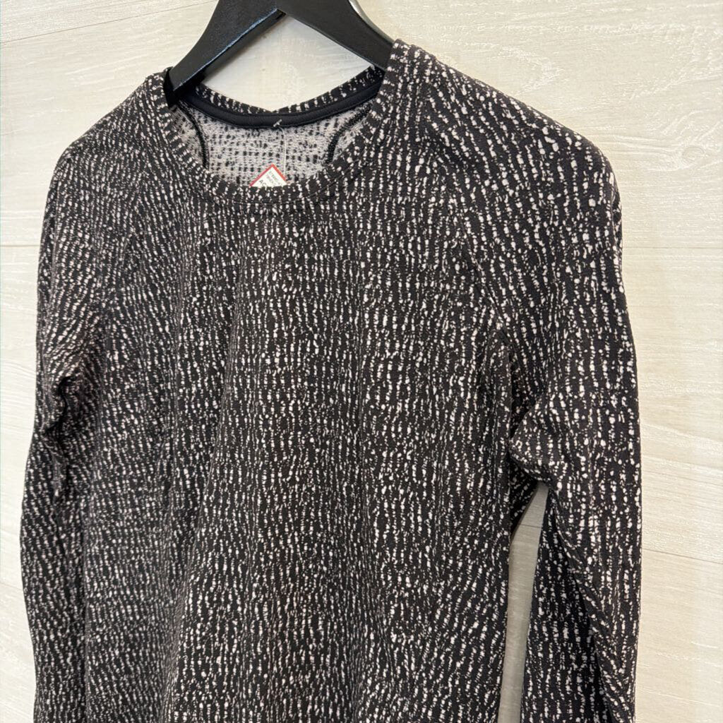 Lululemon Black/ White Print Long Sleeve Athletic Top Medium