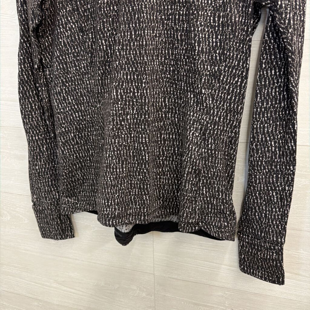 Lululemon Black/ White Print Long Sleeve Athletic Top Medium