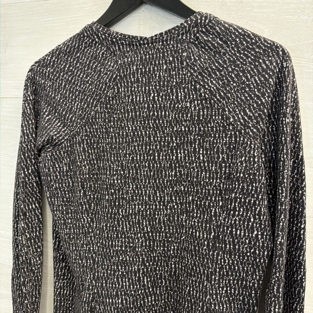 Lululemon Black/ White Print Long Sleeve Athletic Top Medium