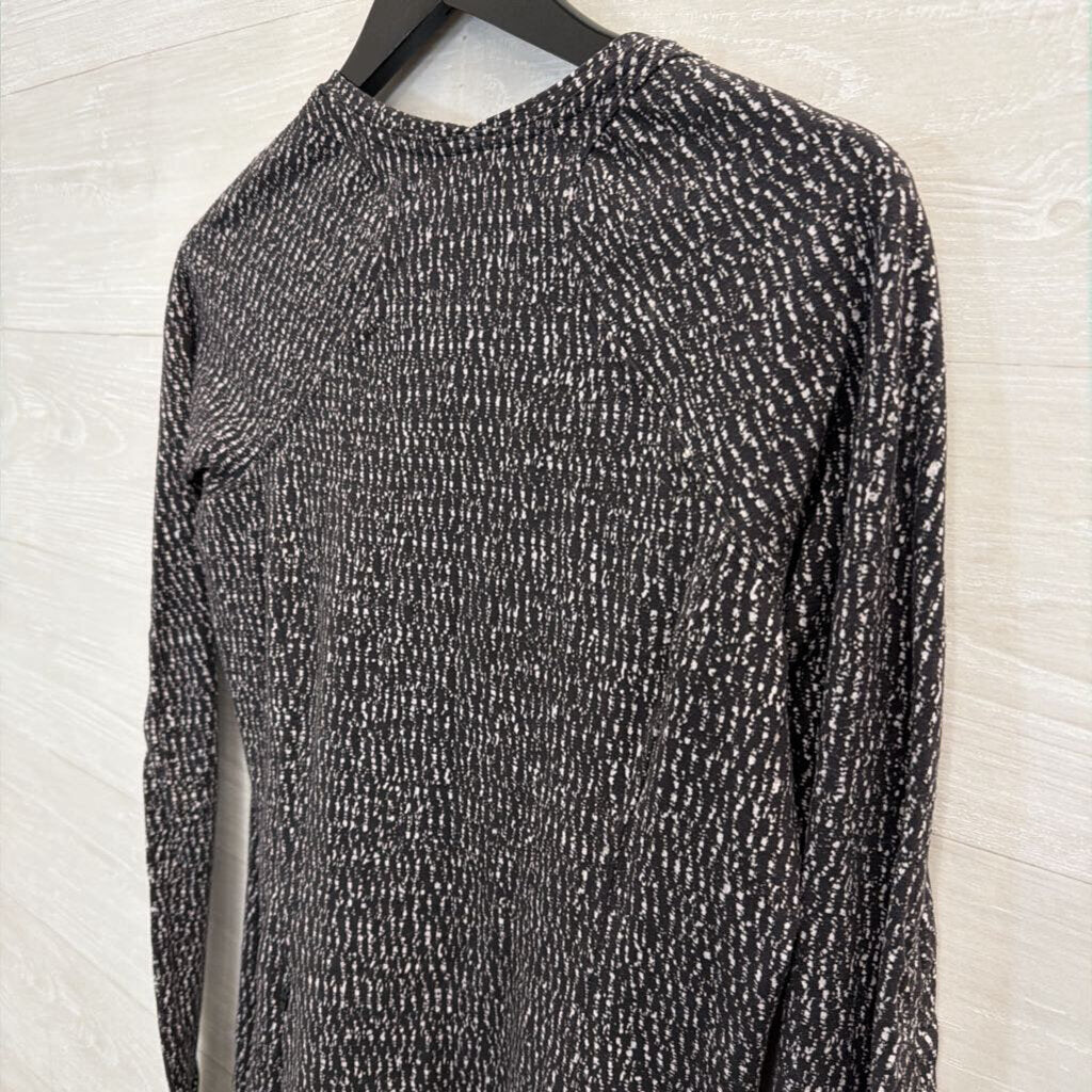 Lululemon Black/ White Print Long Sleeve Athletic Top Medium