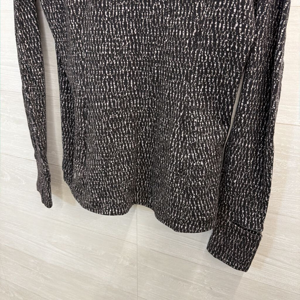 Lululemon Black/ White Print Long Sleeve Athletic Top Medium