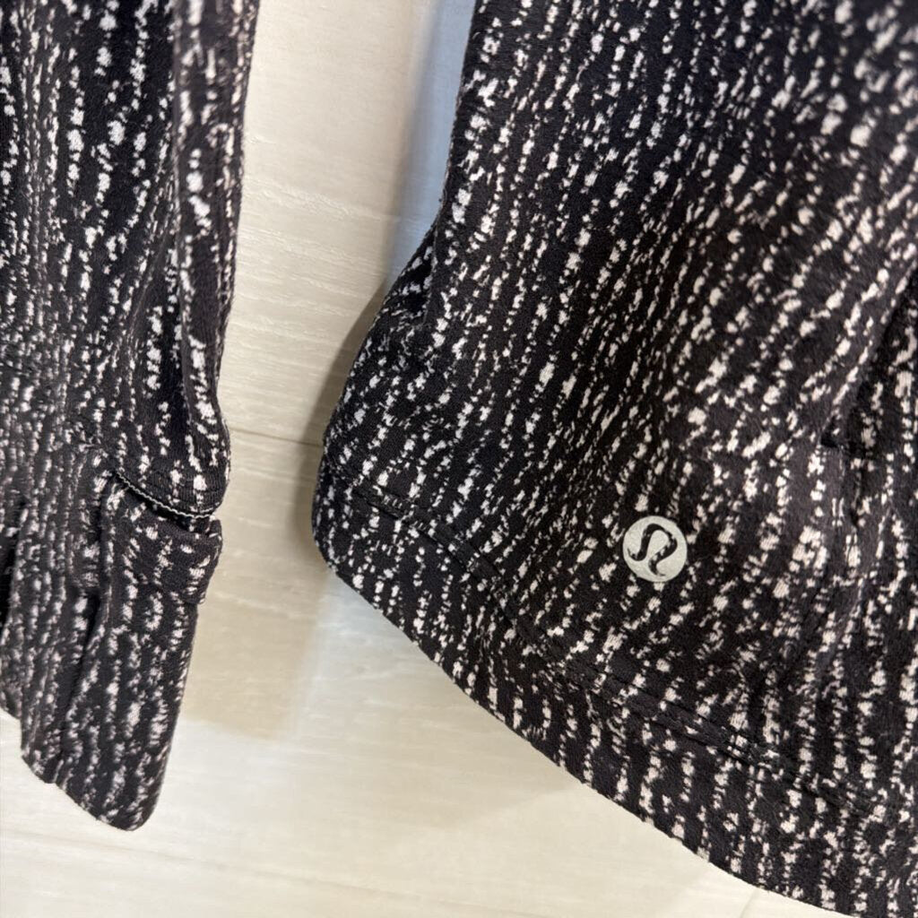 Lululemon Black/ White Print Long Sleeve Athletic Top Medium