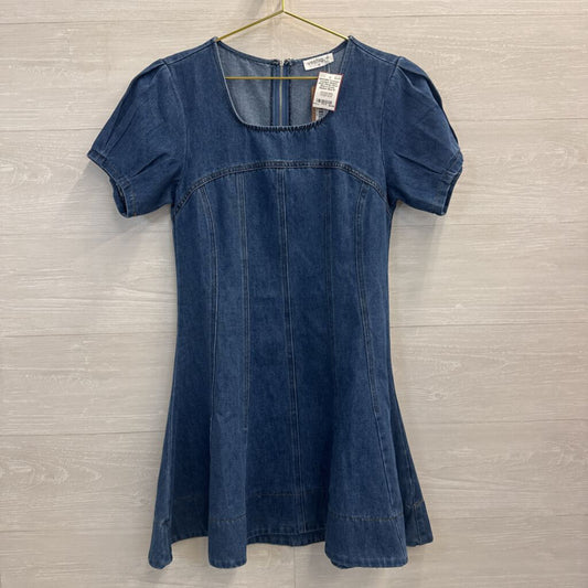 Vestique Medium Wash Denim Short Sleeve Dress Medium