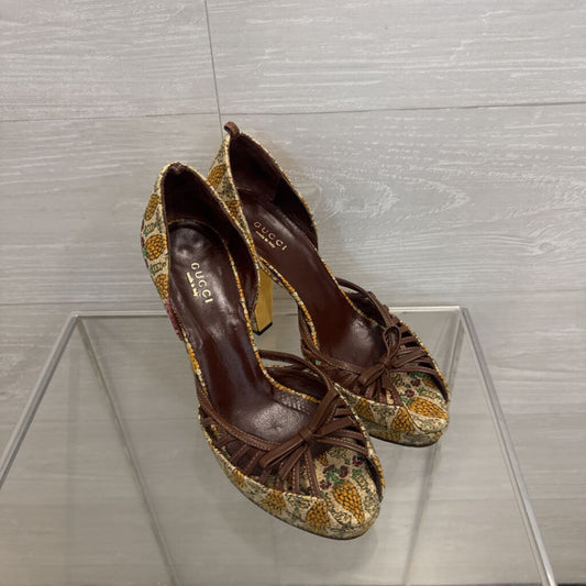 Gucci Printed Floral Peep-Toe Pumps 36.5