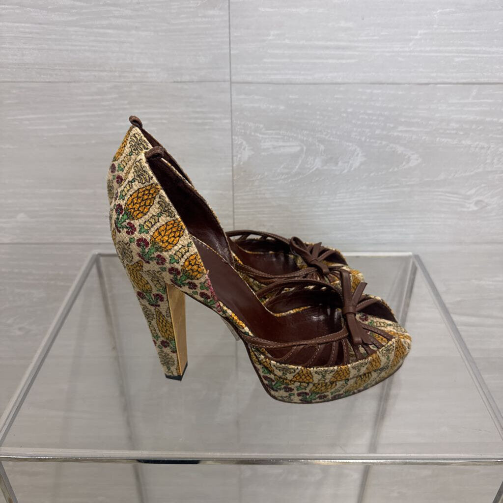 Gucci Printed Floral Peep-Toe Pumps 36.5