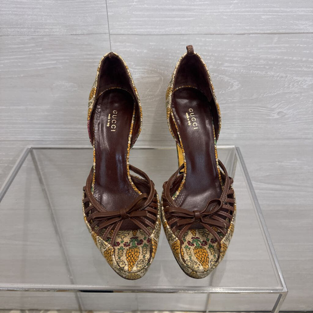 Gucci Printed Floral Peep-Toe Pumps 36.5
