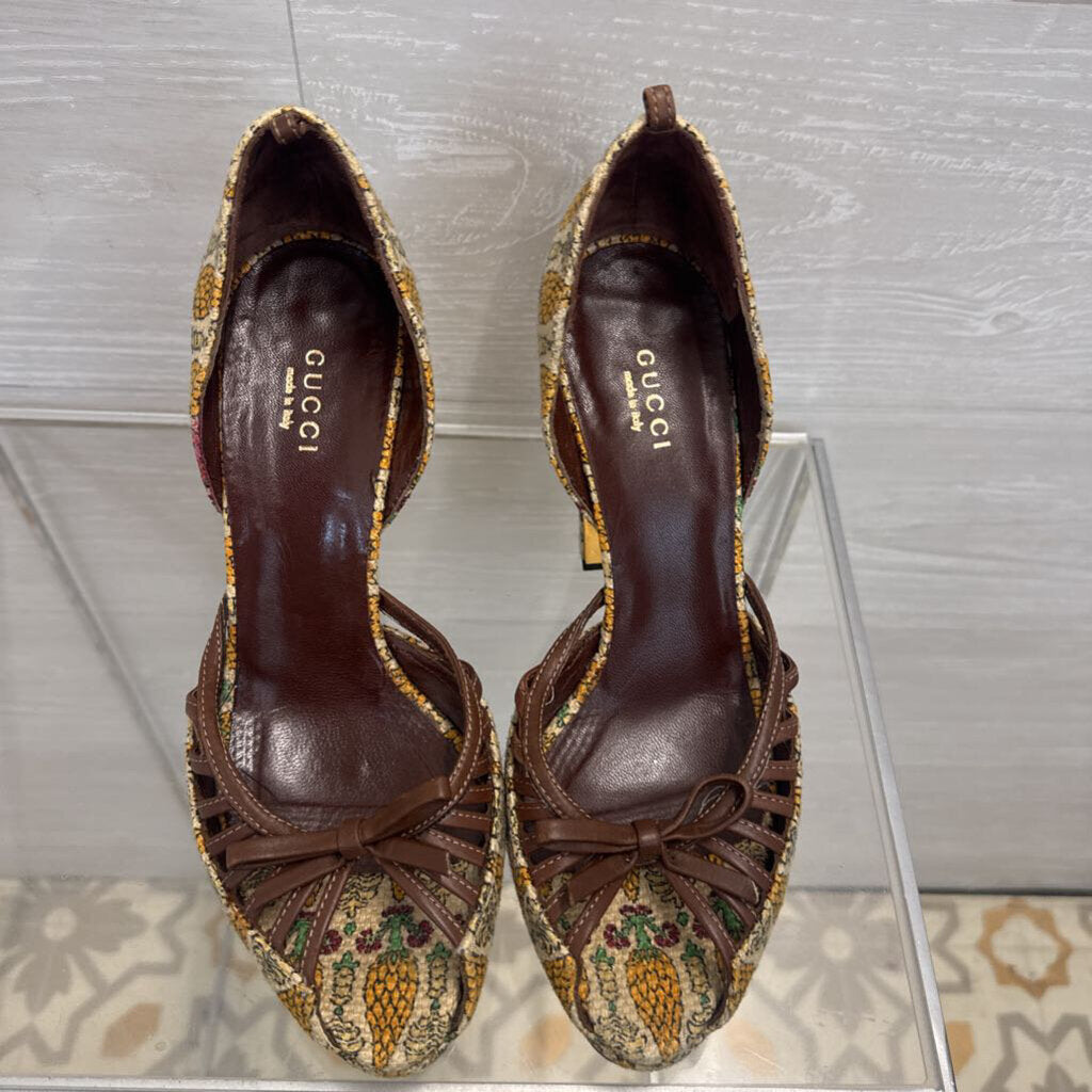 Gucci Printed Floral Peep-Toe Pumps 36.5