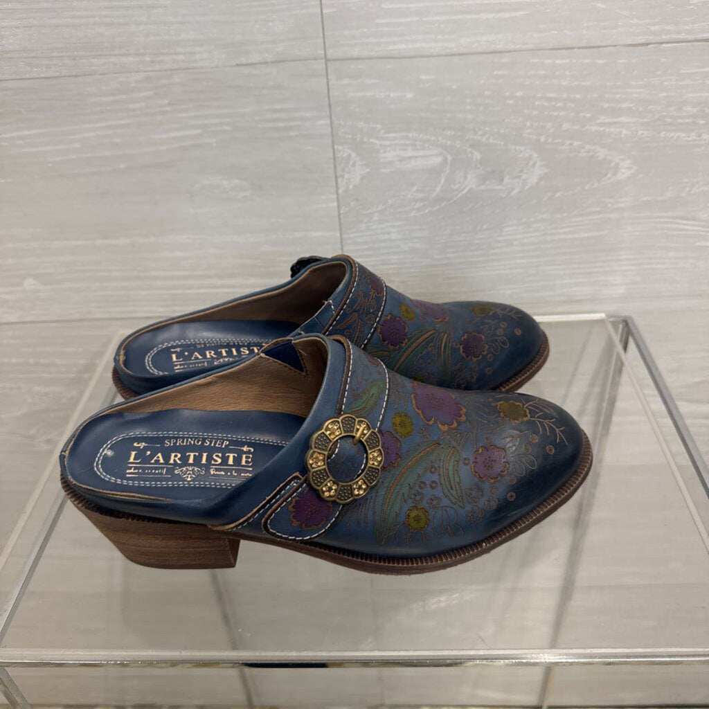 L'Artiste Blue Leather Floral Embossed Zoozi Clogs 37