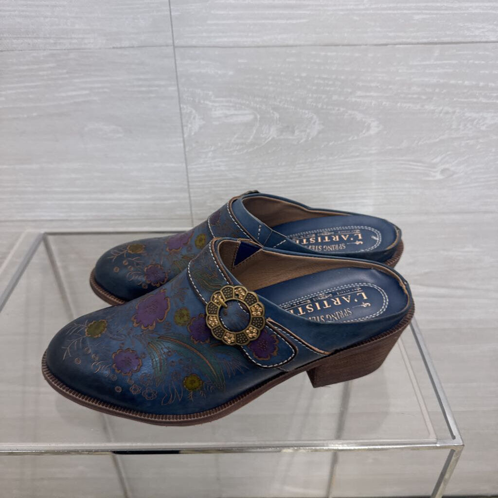 L'Artiste Blue Leather Floral Embossed Zoozi Clogs 37