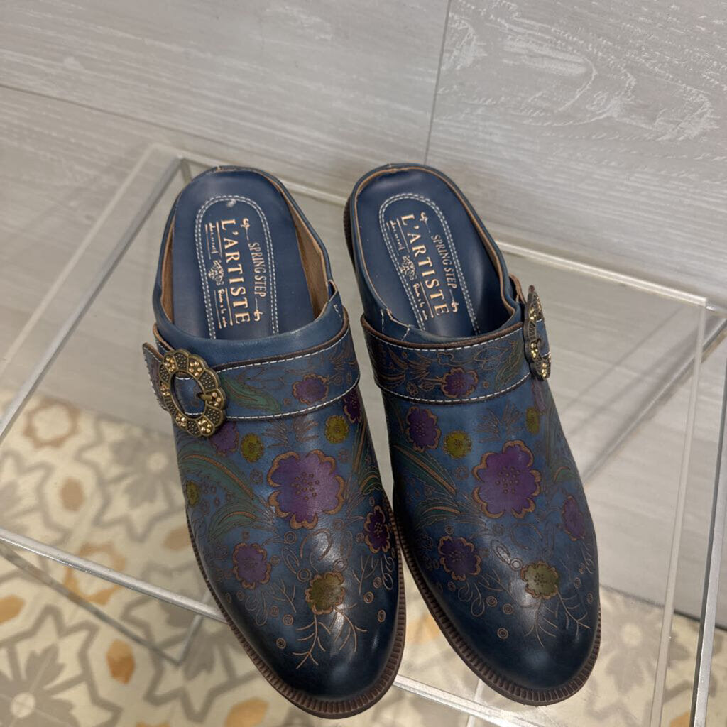 L'Artiste Blue Leather Floral Embossed Zoozi Clogs 37